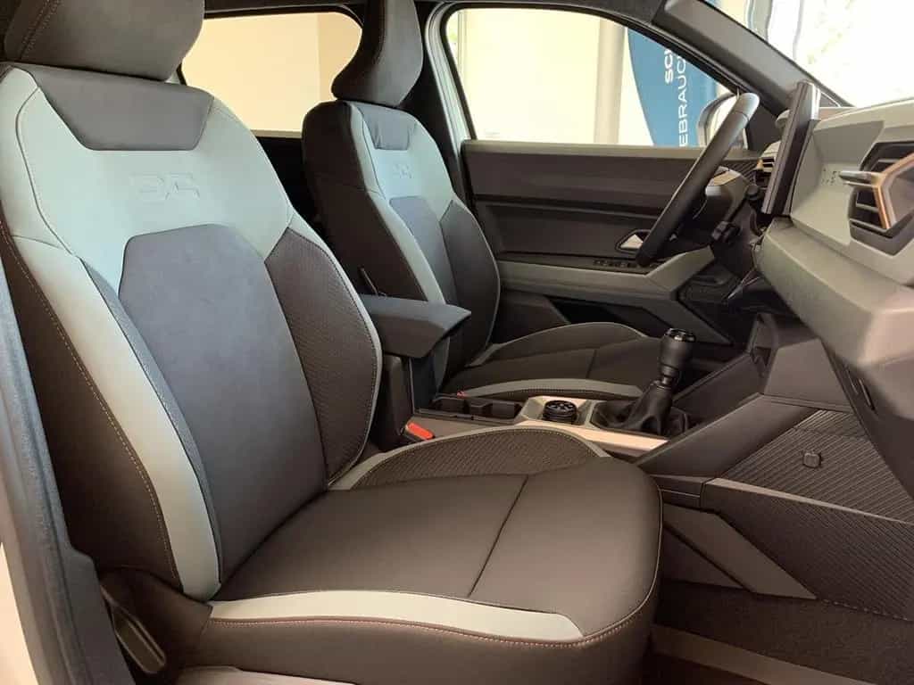 Dacia Duster EXTREME MILD HYBRID 130 4x4 SHZ+NAVI+PDC 09/2025-photo-24