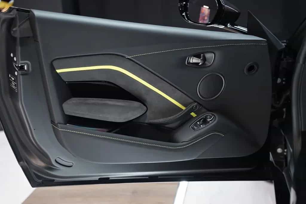 Aston Martin V8 Vantage 4.0 V8 F1 04/2023-photo-11