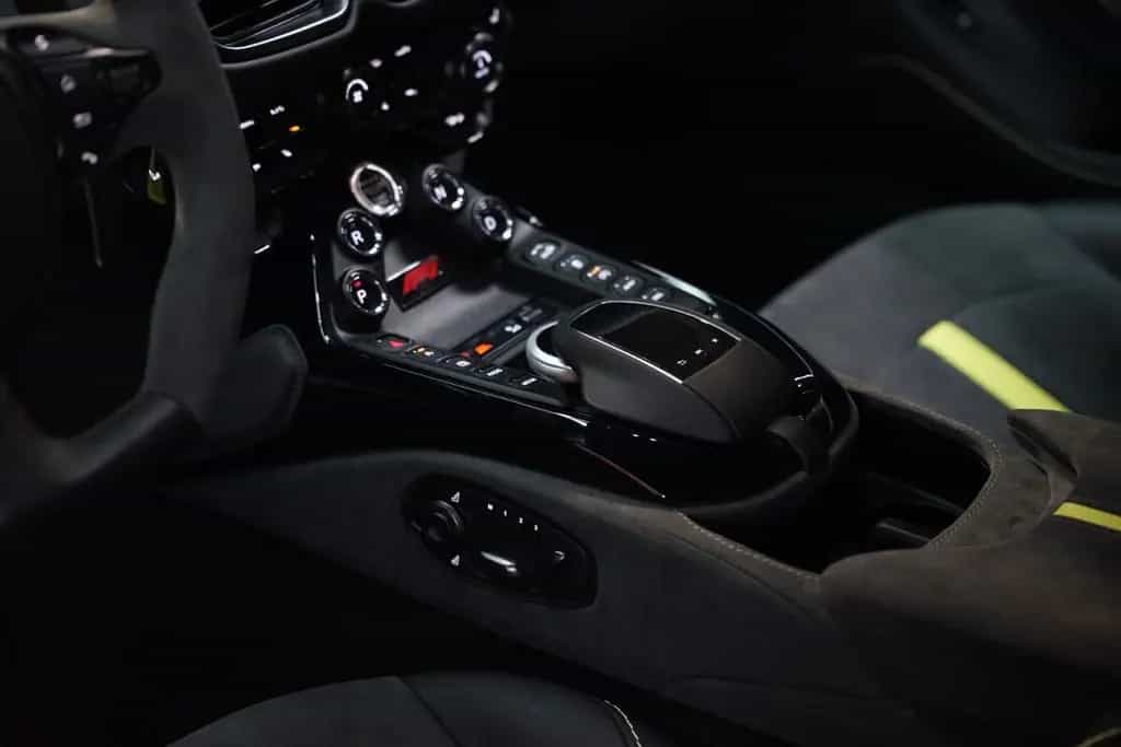 Aston Martin V8 Vantage 4.0 V8 F1 04/2023-photo-13