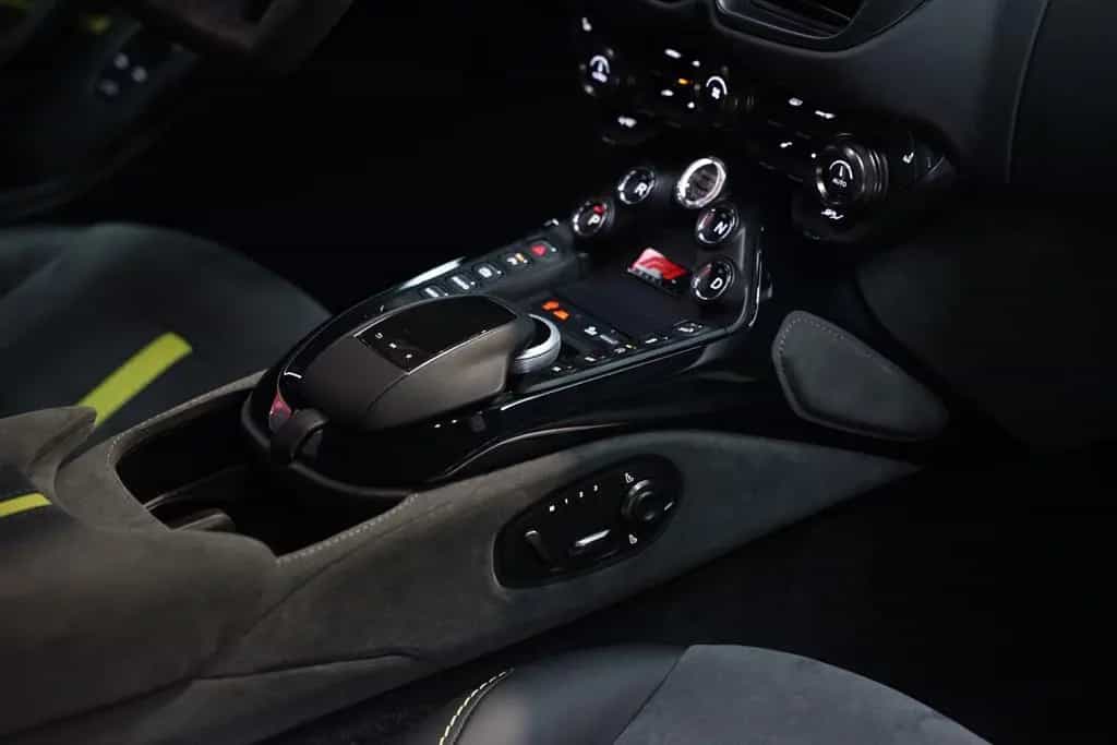 Aston Martin V8 Vantage 4.0 V8 F1 04/2023-photo-14