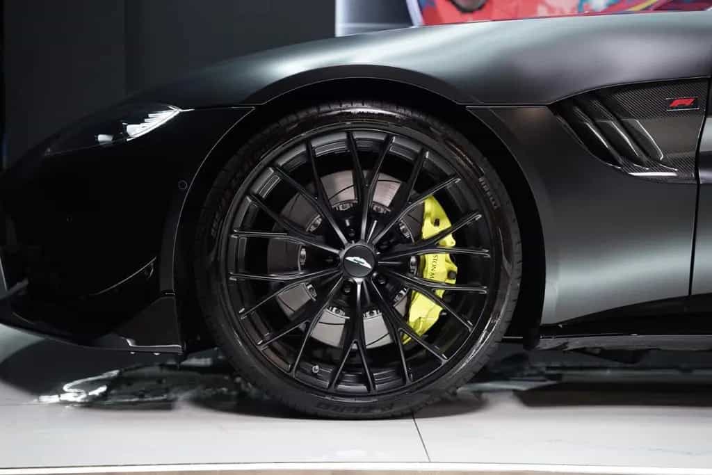 Aston Martin V8 Vantage 4.0 V8 F1 04/2023-photo-5