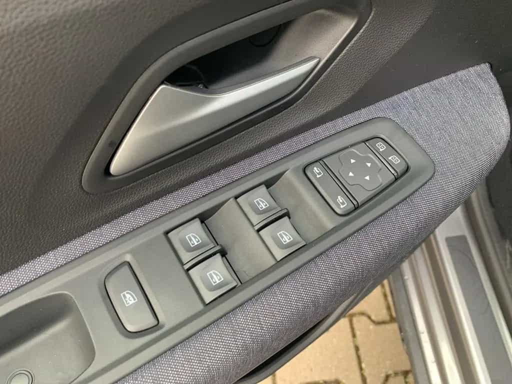 Dacia Jogger JOURNEY ECO-G 120 AUTO SHZ+PDC+KAMERA+NAV 03/2026-photo-19