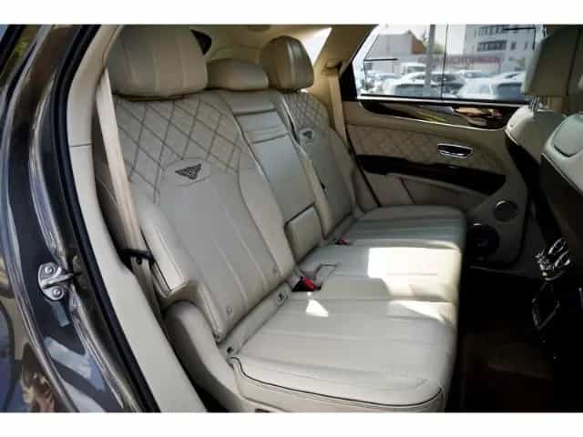 Bentley Bentayga Mulliner First Edition 22°Naim Airmatic 06/2021-photo-11
