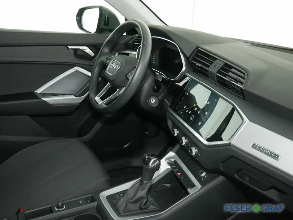 Audi Q3 SUV 40 TFSI S line quattro S tronic Navi Plus 09/2022-photo-2