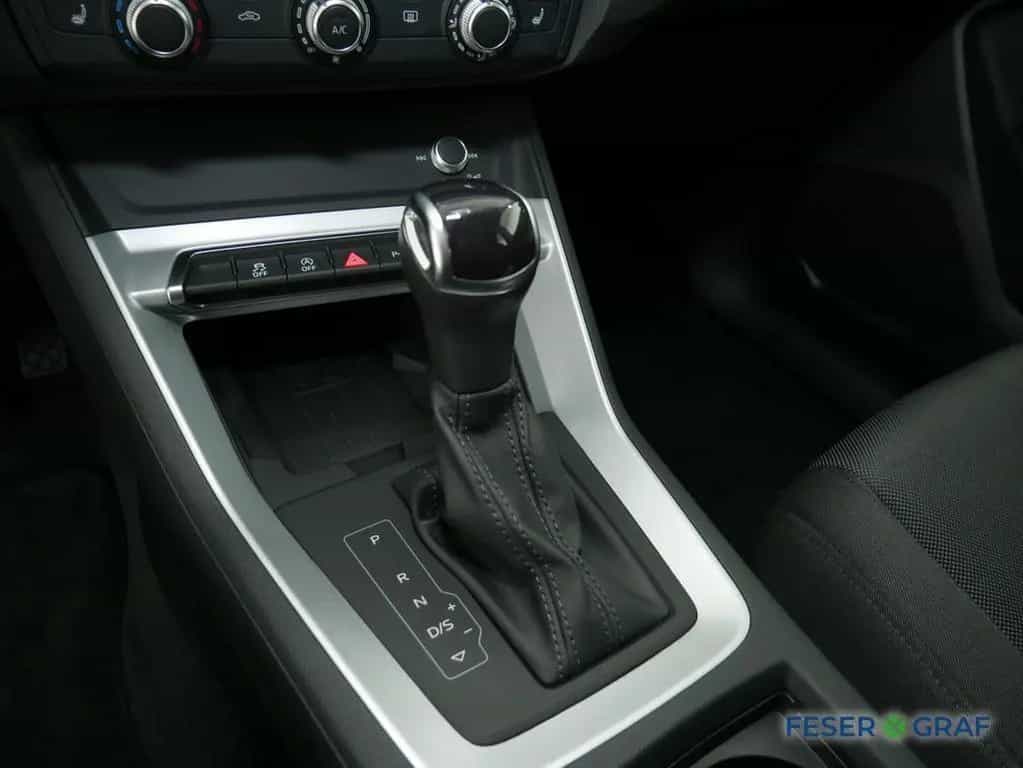 Audi Q3 SUV 40 TFSI S line quattro S tronic Navi Plus 09/2022-photo-6
