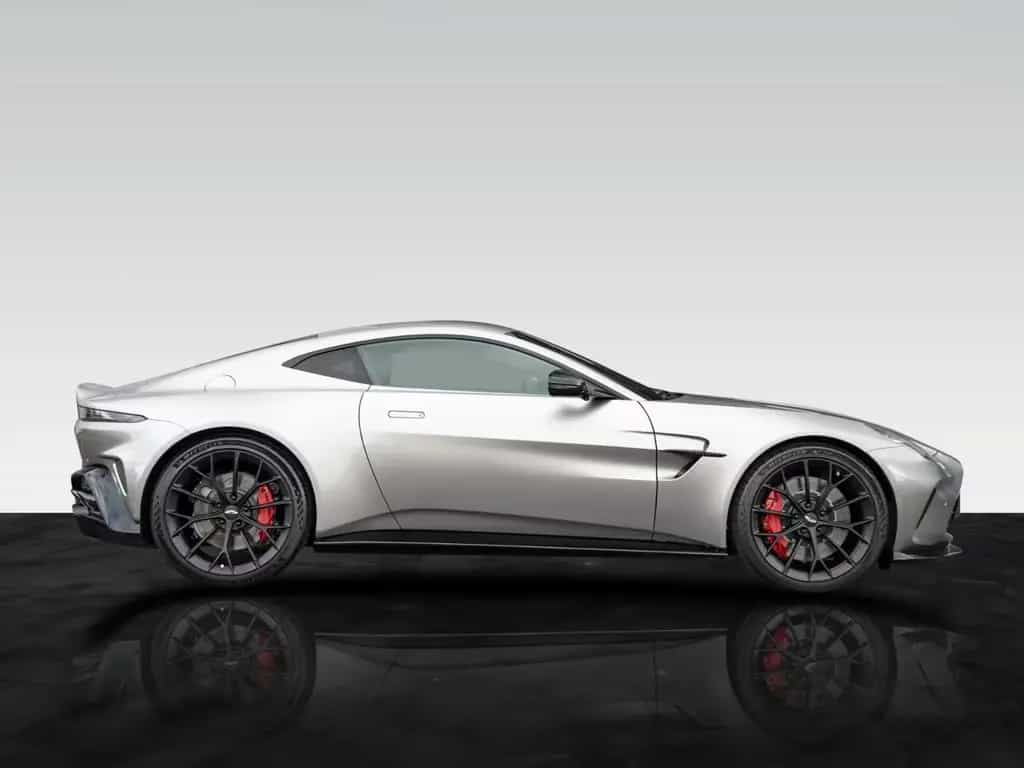 Aston Martin V8 Vantage | Signature Paint | Jewellery Pack 02/2026-photo-1