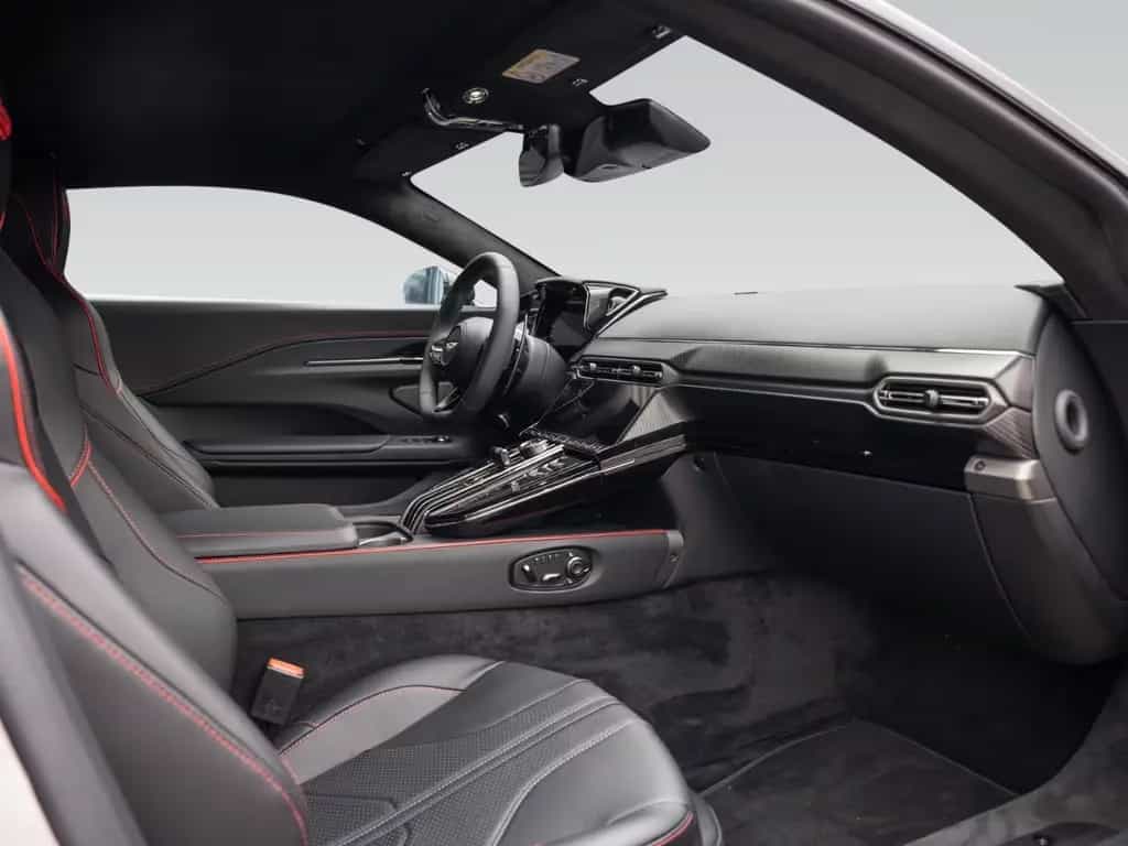 Aston Martin V8 Vantage | Signature Paint | Jewellery Pack 02/2026-photo-7