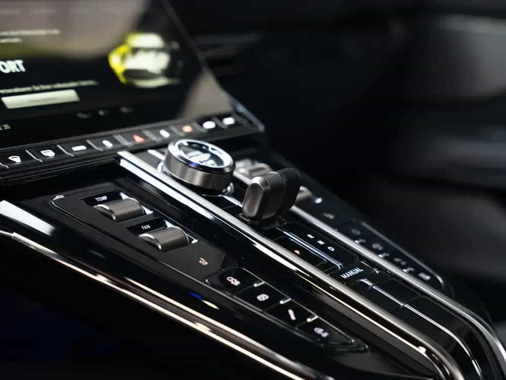Aston Martin V8 Vantage | Carbon Trim | Jewellery Dark Satin 04/2026-photo-17