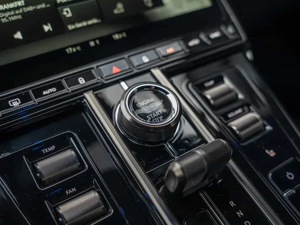Aston Martin V8 Vantage | Carbon Trim | Jewellery Dark Satin 04/2026-photo-19
