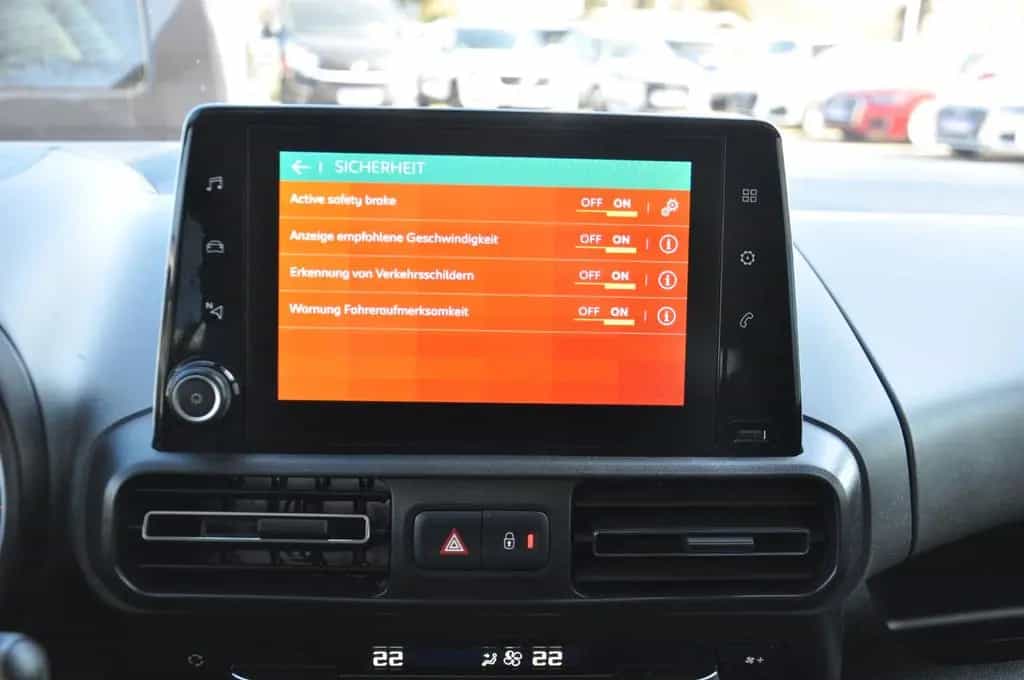 Citroën Berlingo XL Shine Aut. AHK-STANDHZ-HUD-230V-7Si. 01/2020-photo-26
