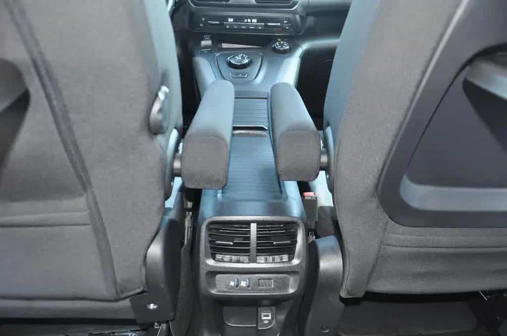 Citroën Berlingo XL Shine Aut. AHK-STANDHZ-HUD-230V-7Si. 01/2020-photo-32