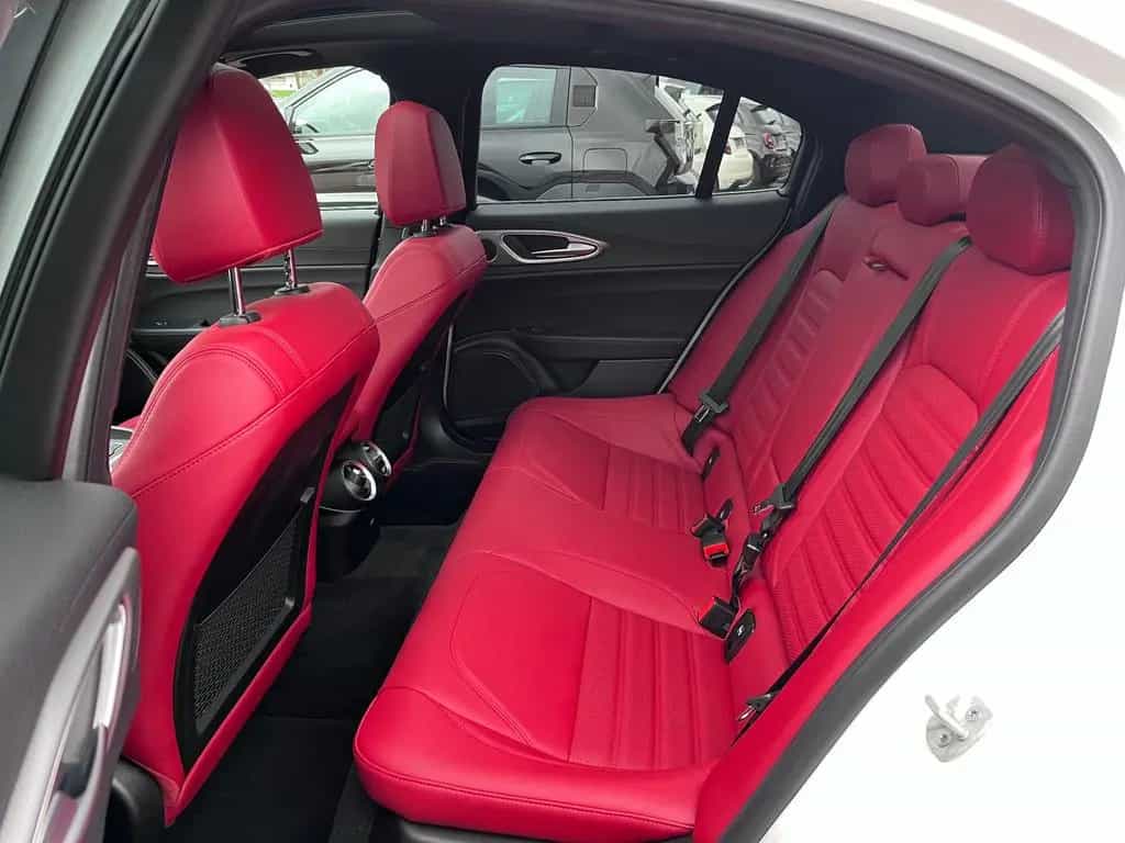 Alfa Romeo Giulia Veloce Q4 05/2024-photo-10