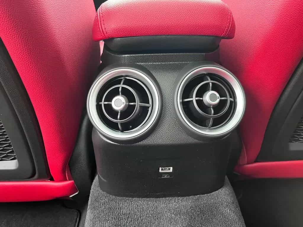 Alfa Romeo Giulia Veloce Q4 05/2024-photo-12