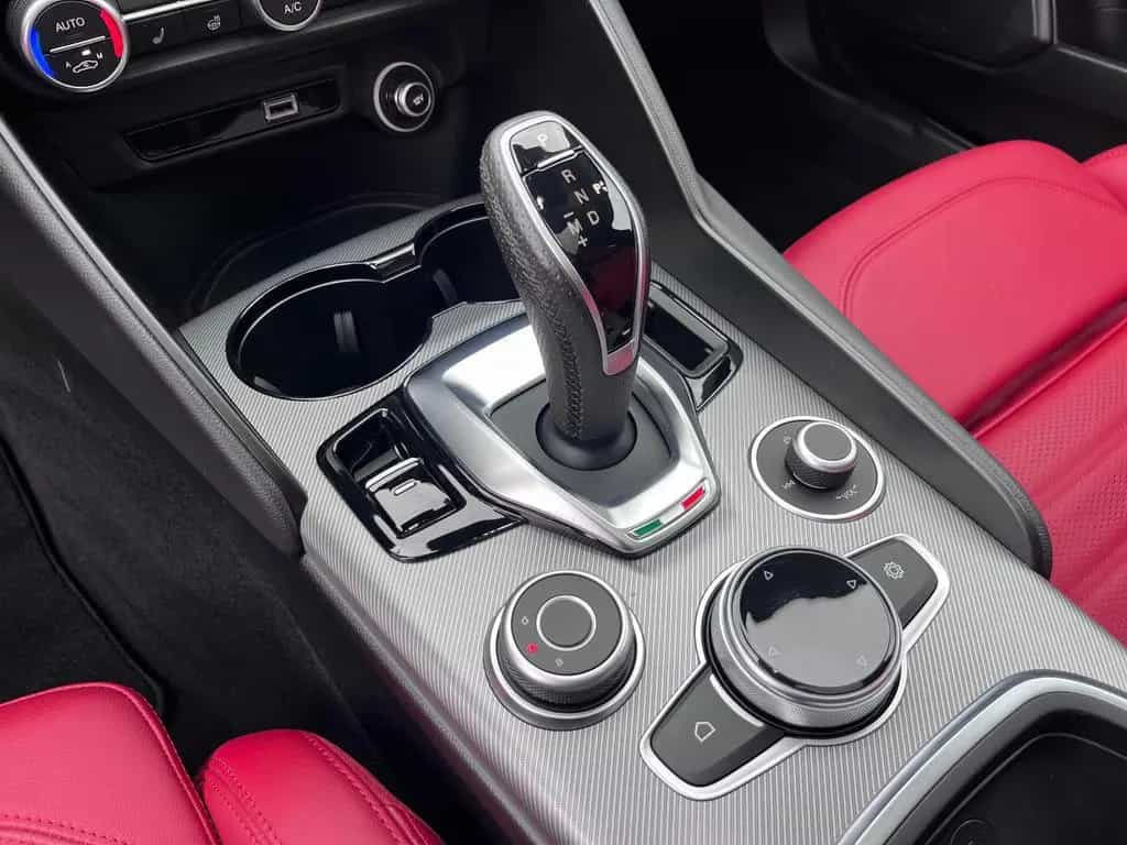 Alfa Romeo Giulia Veloce Q4 05/2024-photo-7