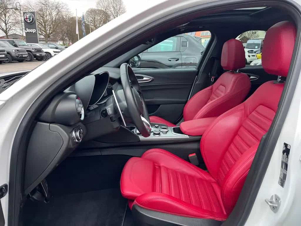 Alfa Romeo Giulia Veloce Q4 05/2024-photo-8