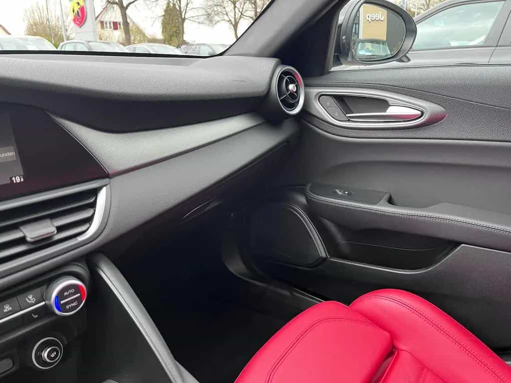 Alfa Romeo Giulia Veloce Q4 05/2024-photo-9