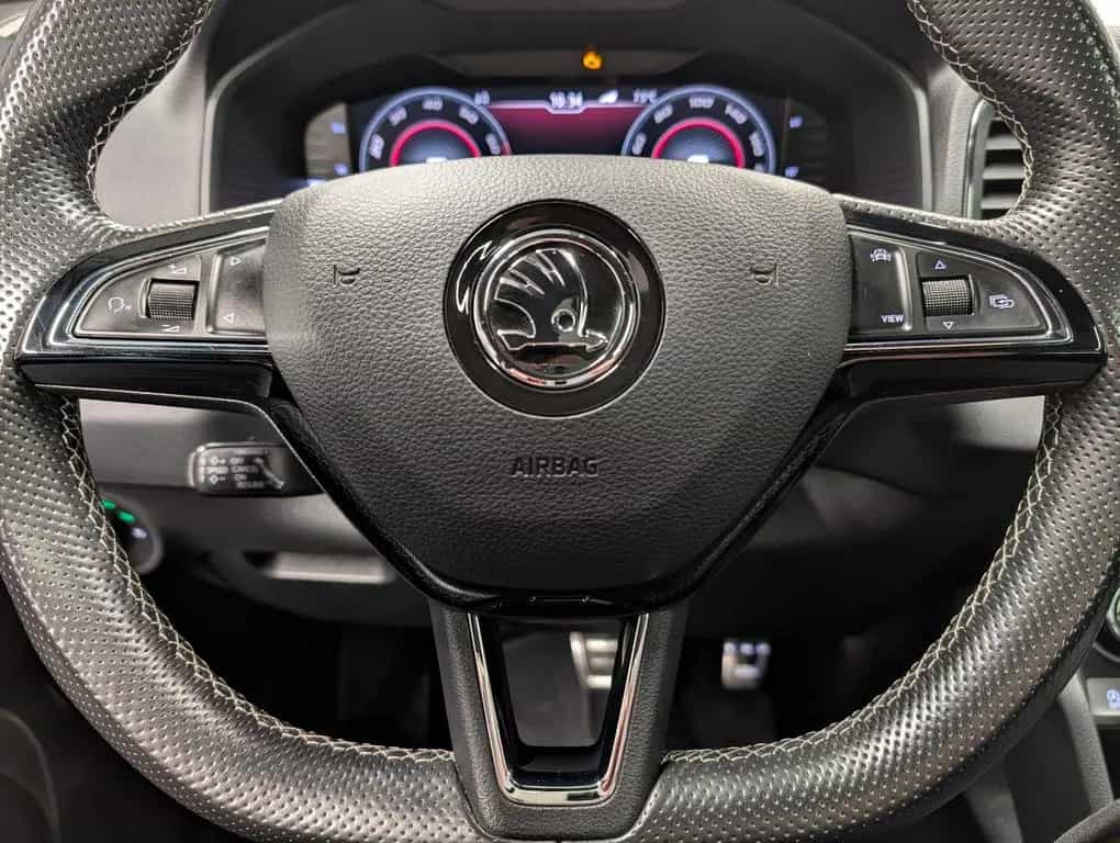 Skoda Karoq 4x4 Sportline Standhz/AHK/Pano/DCC/Canton 06/2019-photo-17