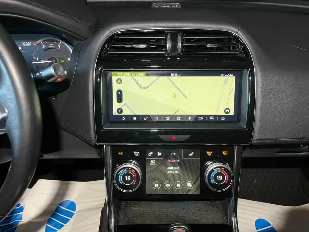 Jaguar XE S AWD Neues Modell, LED, Kamera, Navi 01/2020-photo-9