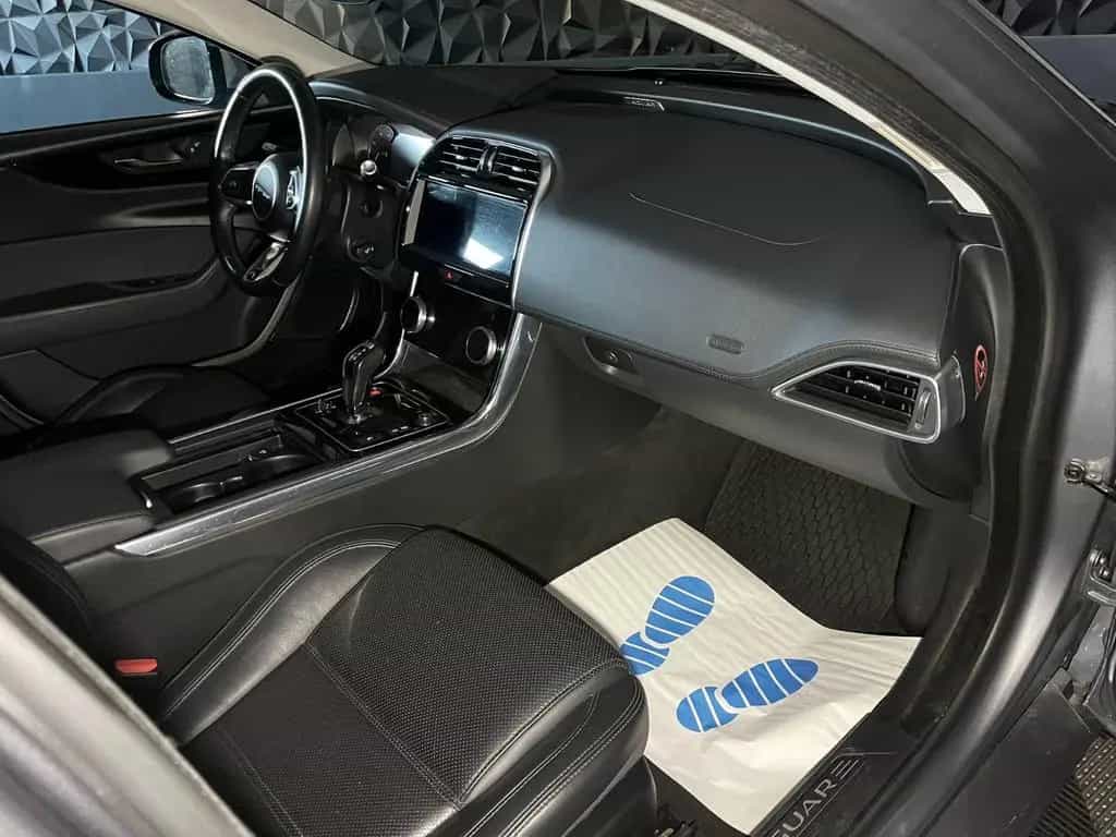 Jaguar XE S AWD Neues Modell, LED, Kamera, Navi 01/2020-photo-13