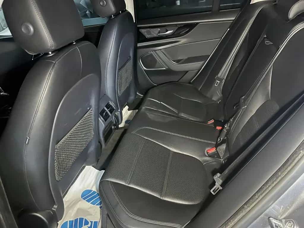Jaguar XE S AWD Neues Modell, LED, Kamera, Navi 01/2020-photo-16