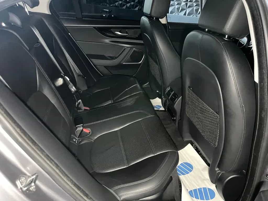 Jaguar XE S AWD Neues Modell, LED, Kamera, Navi 01/2020-photo-17