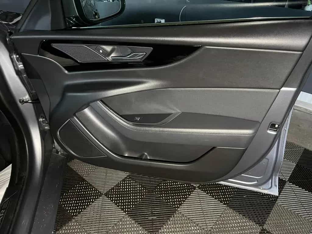 Jaguar XE S AWD Neues Modell, LED, Kamera, Navi 01/2020-photo-21