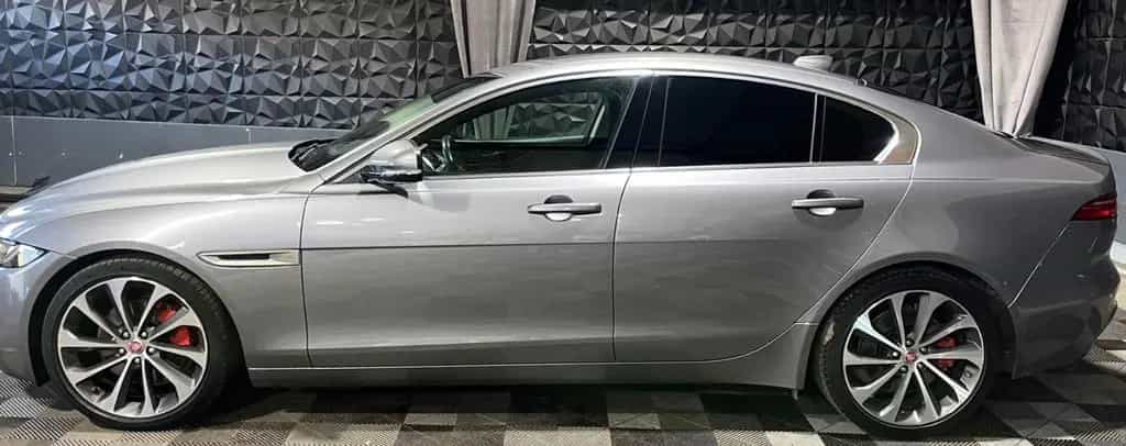 Jaguar XE S AWD Neues Modell, LED, Kamera, Navi 01/2020-photo-3
