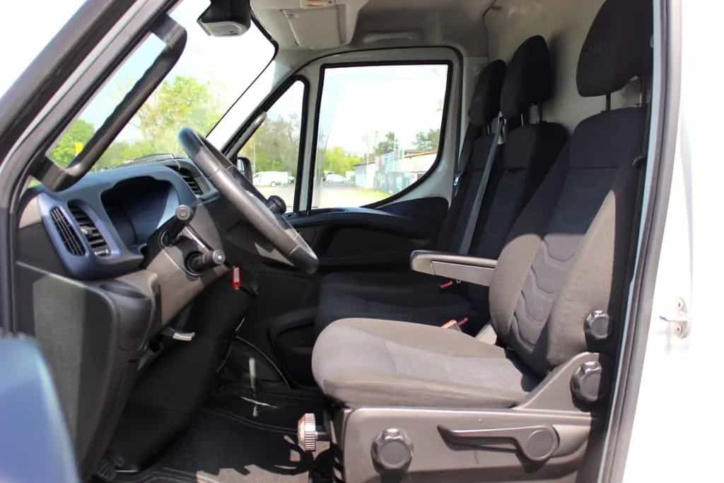 Iveco Daily 3.0HPI Automatik HKa 35 S 3520 3-SITZ AHK 04/2018-photo-7