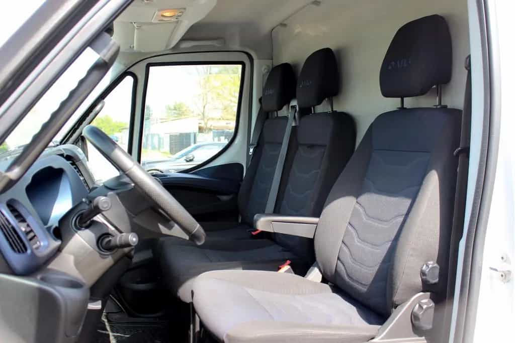 Iveco Daily 3.0HPI Automatik HKa 35 S 3520 3-SITZ AHK 04/2018-photo-8