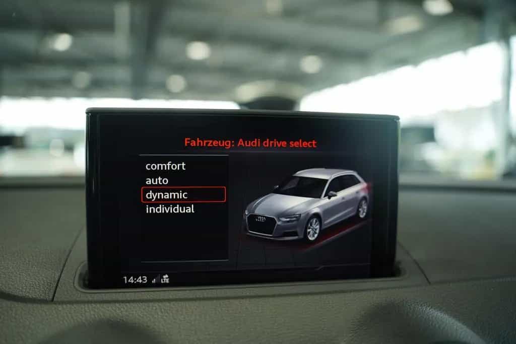 Audi RS3 2.5 TFSI quattro*Schale*Pano*RS-AGA*1H*B&O* 08/2019-photo-40