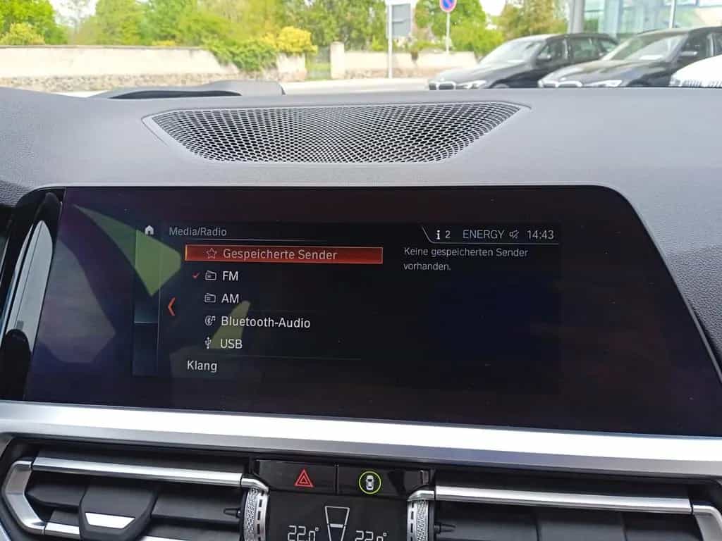 BMW 320 i Sport Line Touring  Aut.  SHZG+TEMPOMAT+NA 01/2020-photo-16