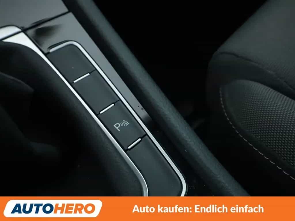 Volkswagen Golf VII 1.4 TSI Highline BMT*NAVI*XENON*TEMPO* 09/2016-photo-22