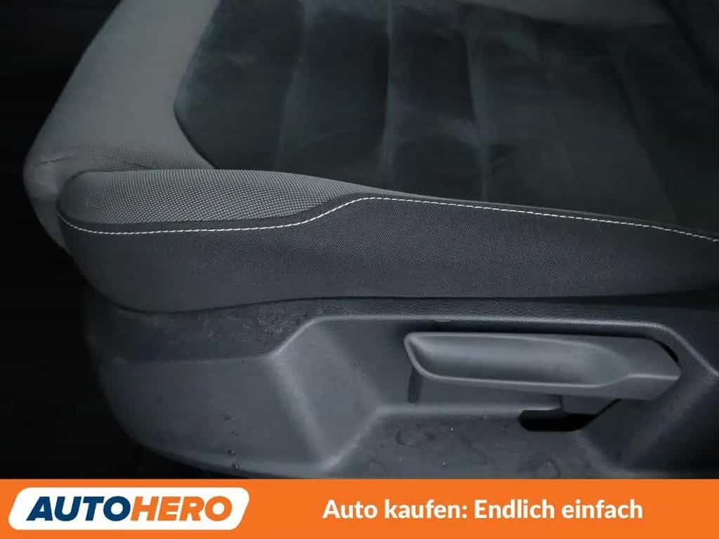Volkswagen Golf VII 1.4 TSI Highline BMT*NAVI*XENON*TEMPO* 09/2016-photo-28