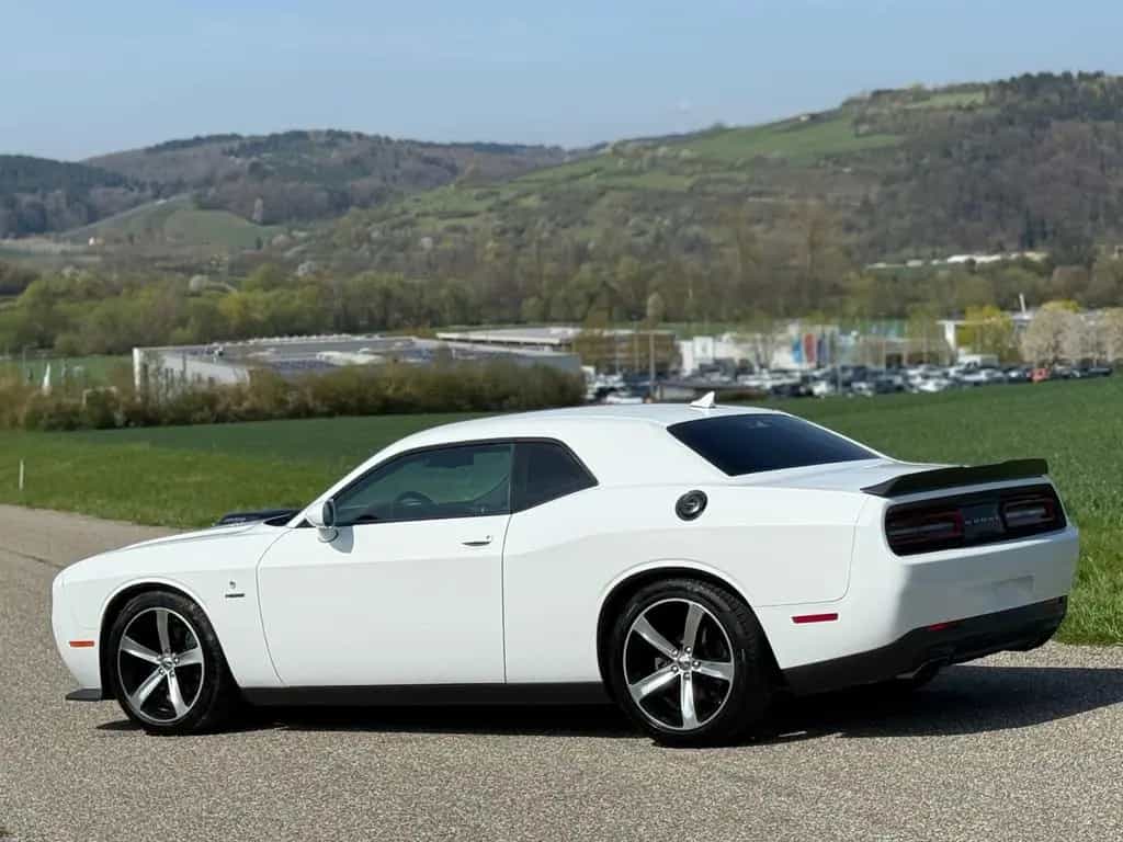 Dodge Challenger 10/2016-photo-10