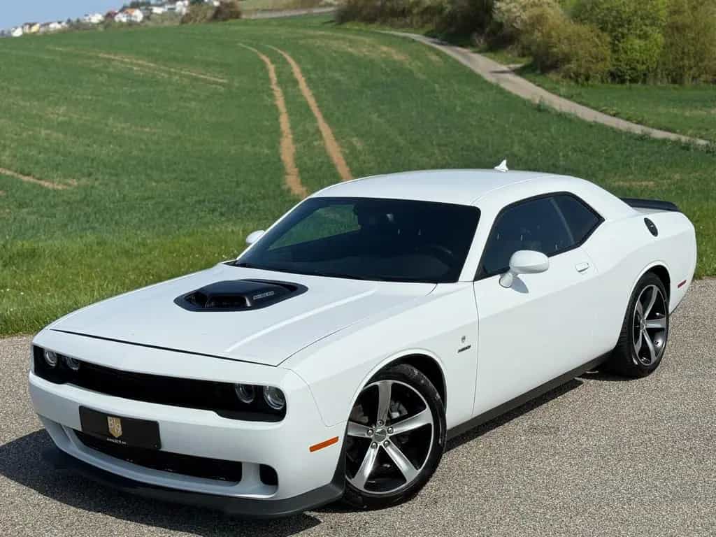 Dodge Challenger 10/2016-photo-11