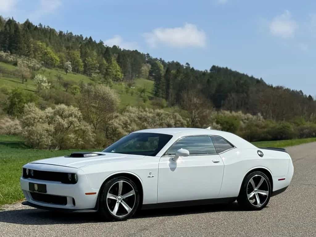 Dodge Challenger 10/2016-photo-12
