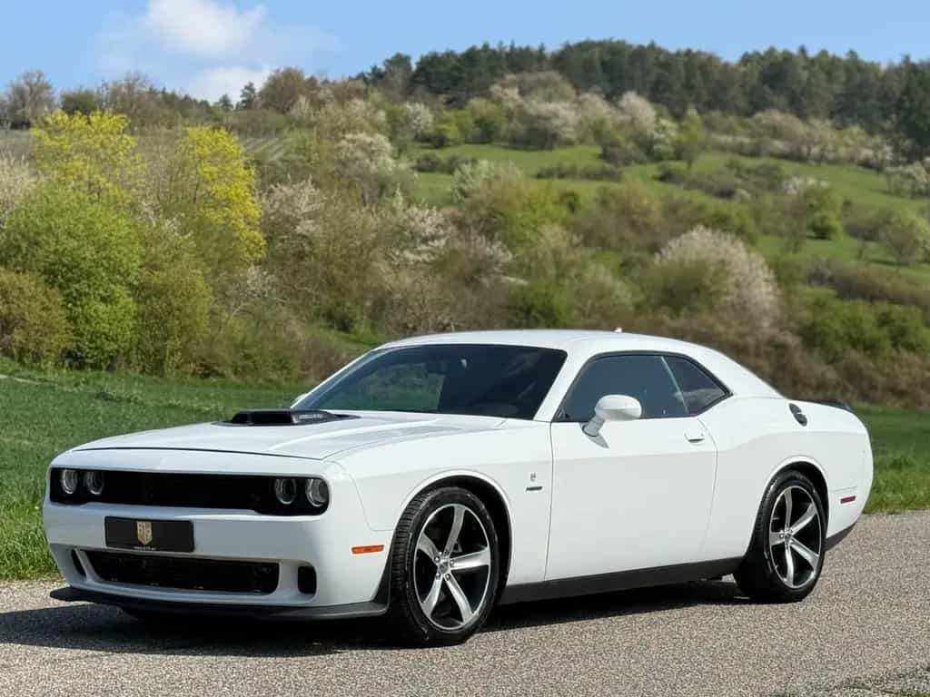 Dodge Challenger 10/2016-photo-16