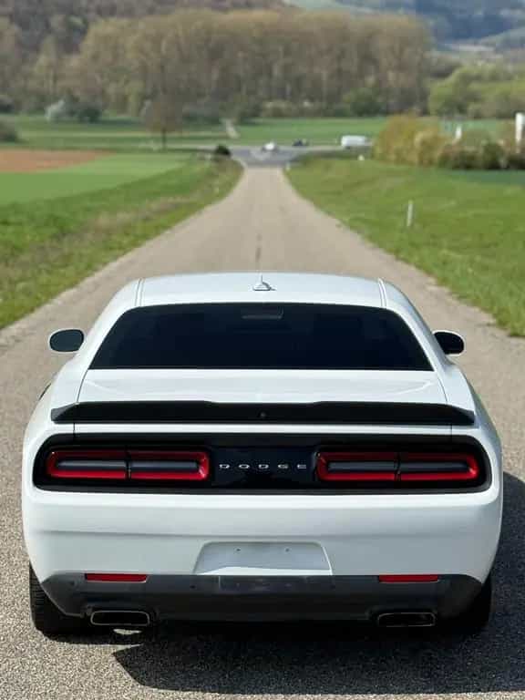Dodge Challenger 10/2016-photo-17