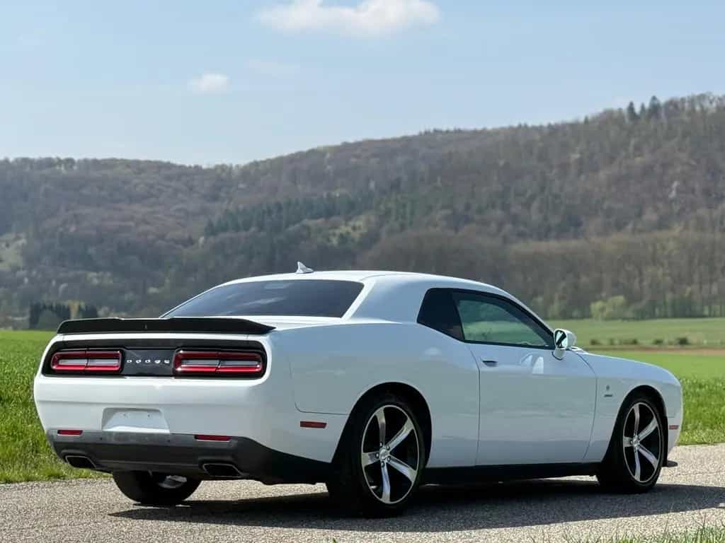 Dodge Challenger 10/2016-photo-18