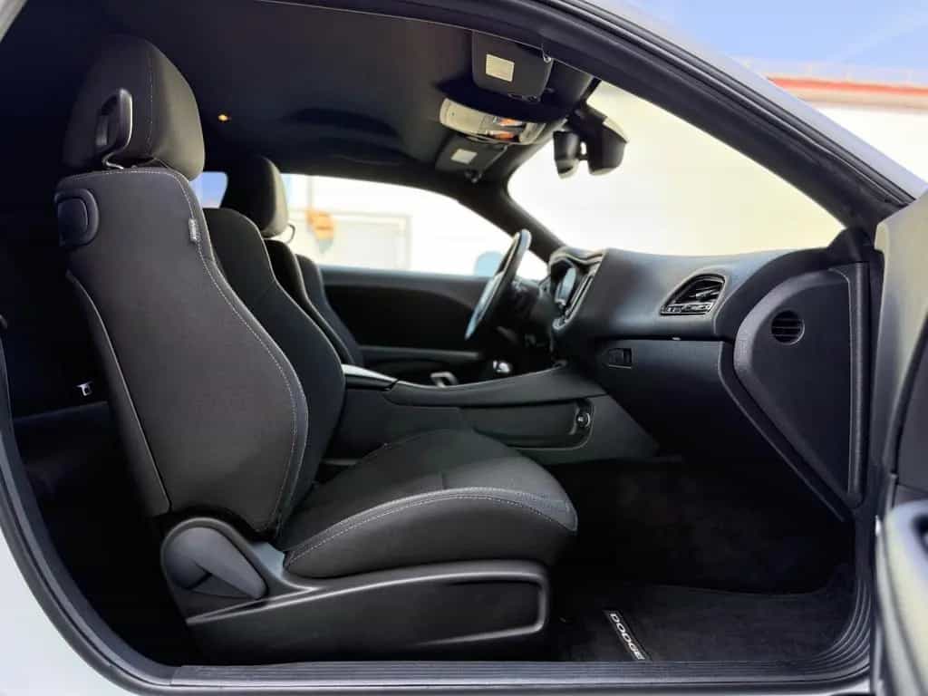 Dodge Challenger 10/2016-photo-19