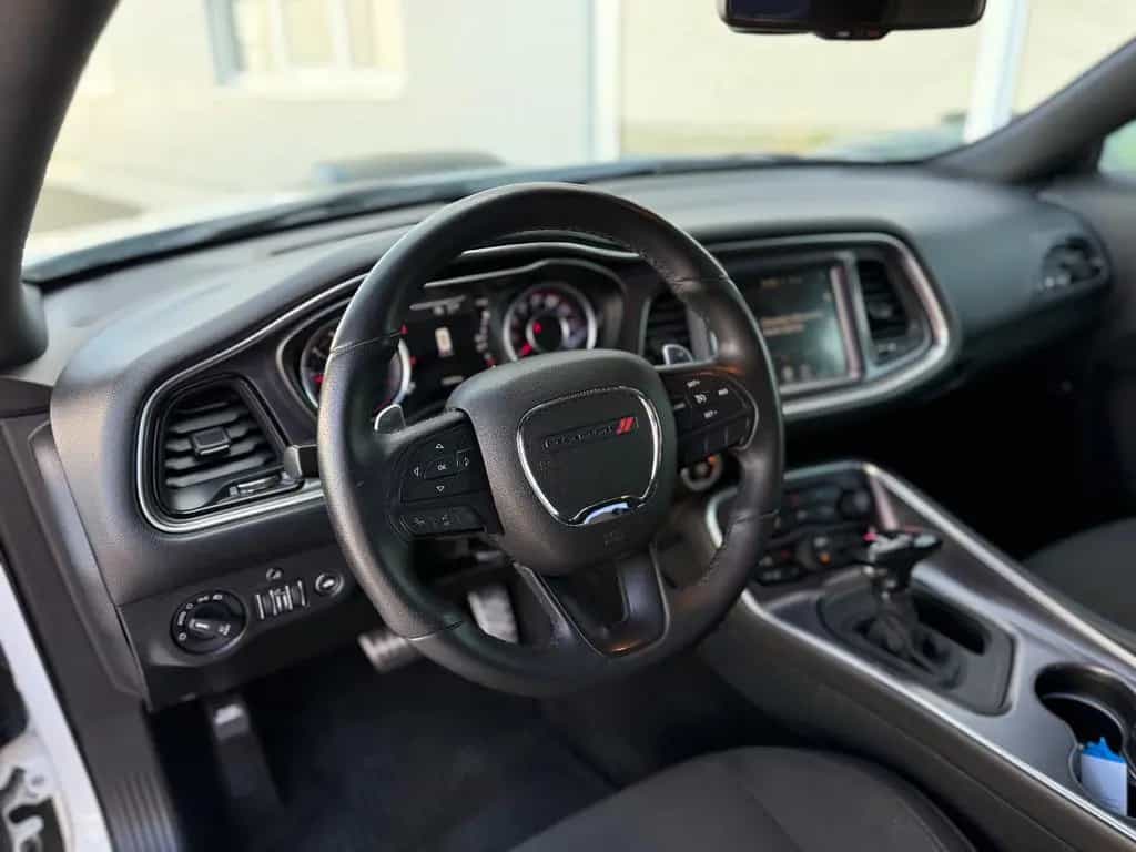 Dodge Challenger 10/2016-photo-21