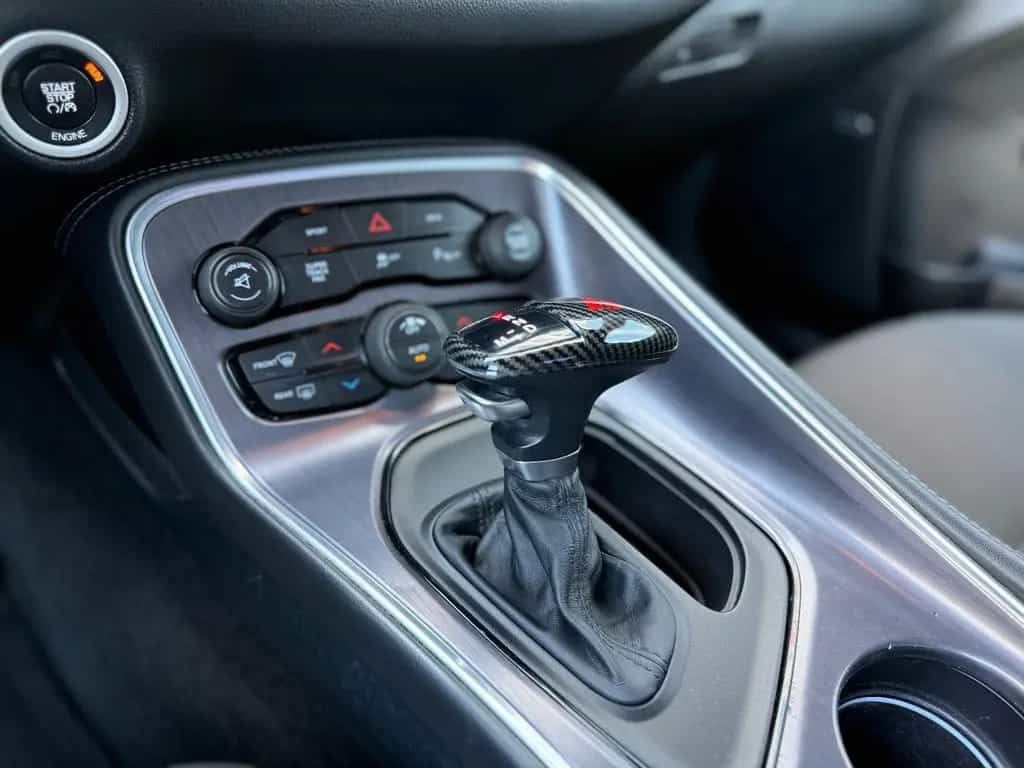 Dodge Challenger 10/2016-photo-25
