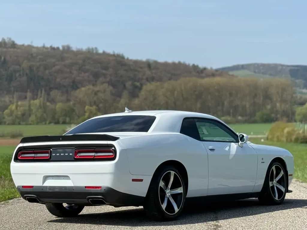 Dodge Challenger 10/2016-photo-8