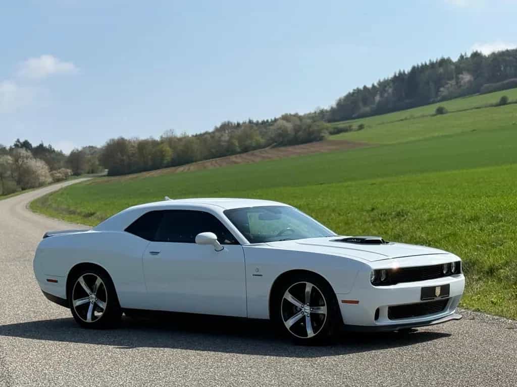 Dodge Challenger 10/2016-photo-9