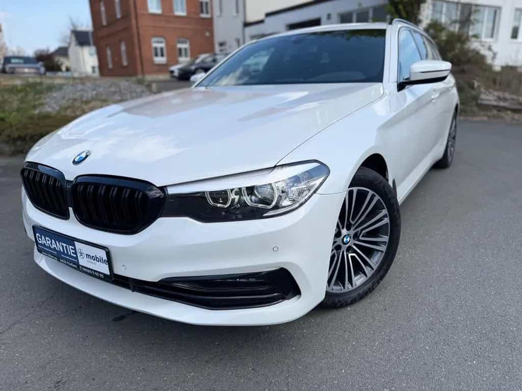 BMW Touring 520 d Sport Line PANO SHZ NAVI Garantie 05/2019-photo-0