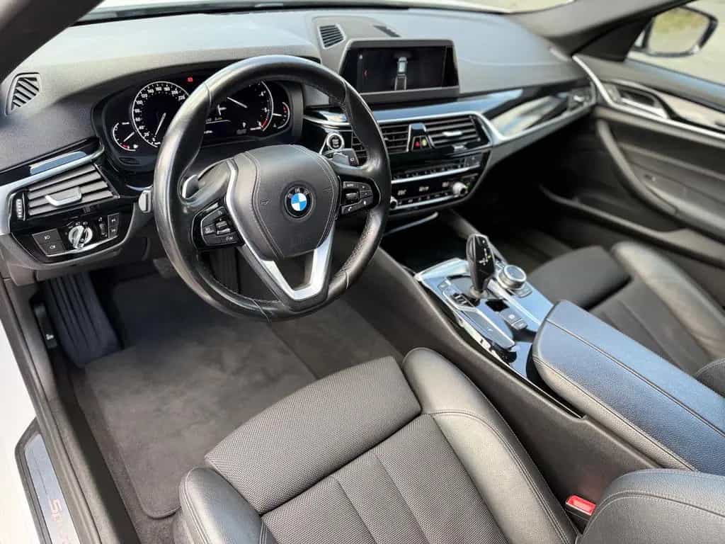 BMW Touring 520 d Sport Line PANO SHZ NAVI Garantie 05/2019-photo-10