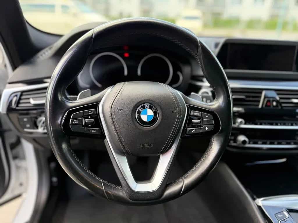 BMW Touring 520 d Sport Line PANO SHZ NAVI Garantie 05/2019-photo-11