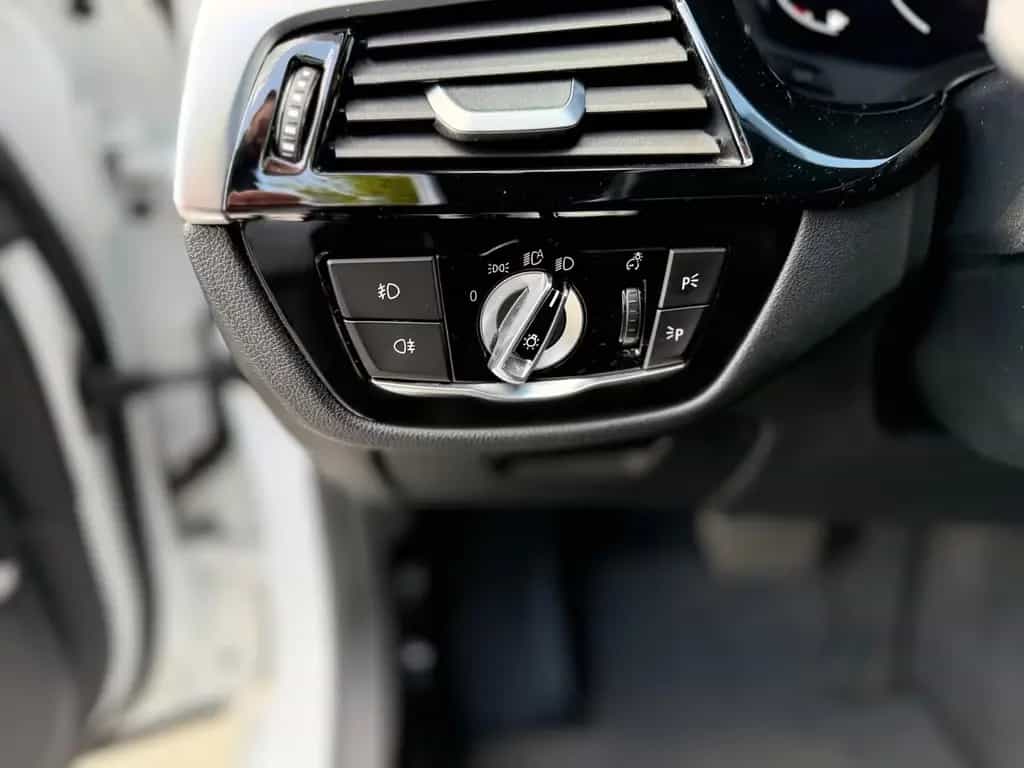 BMW Touring 520 d Sport Line PANO SHZ NAVI Garantie 05/2019-photo-13