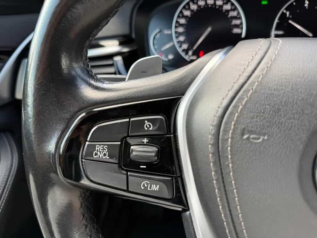BMW Touring 520 d Sport Line PANO SHZ NAVI Garantie 05/2019-photo-14