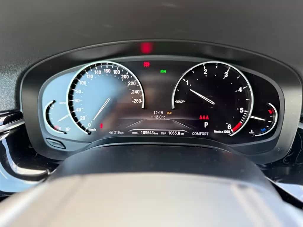 BMW Touring 520 d Sport Line PANO SHZ NAVI Garantie 05/2019-photo-16